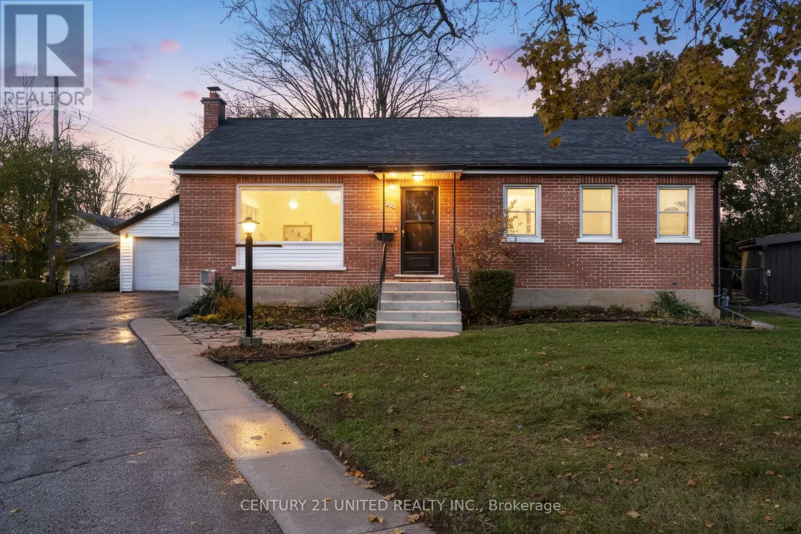 House for rent: 821 Schneider Place, Peterborough, Ontario K9H 5S6