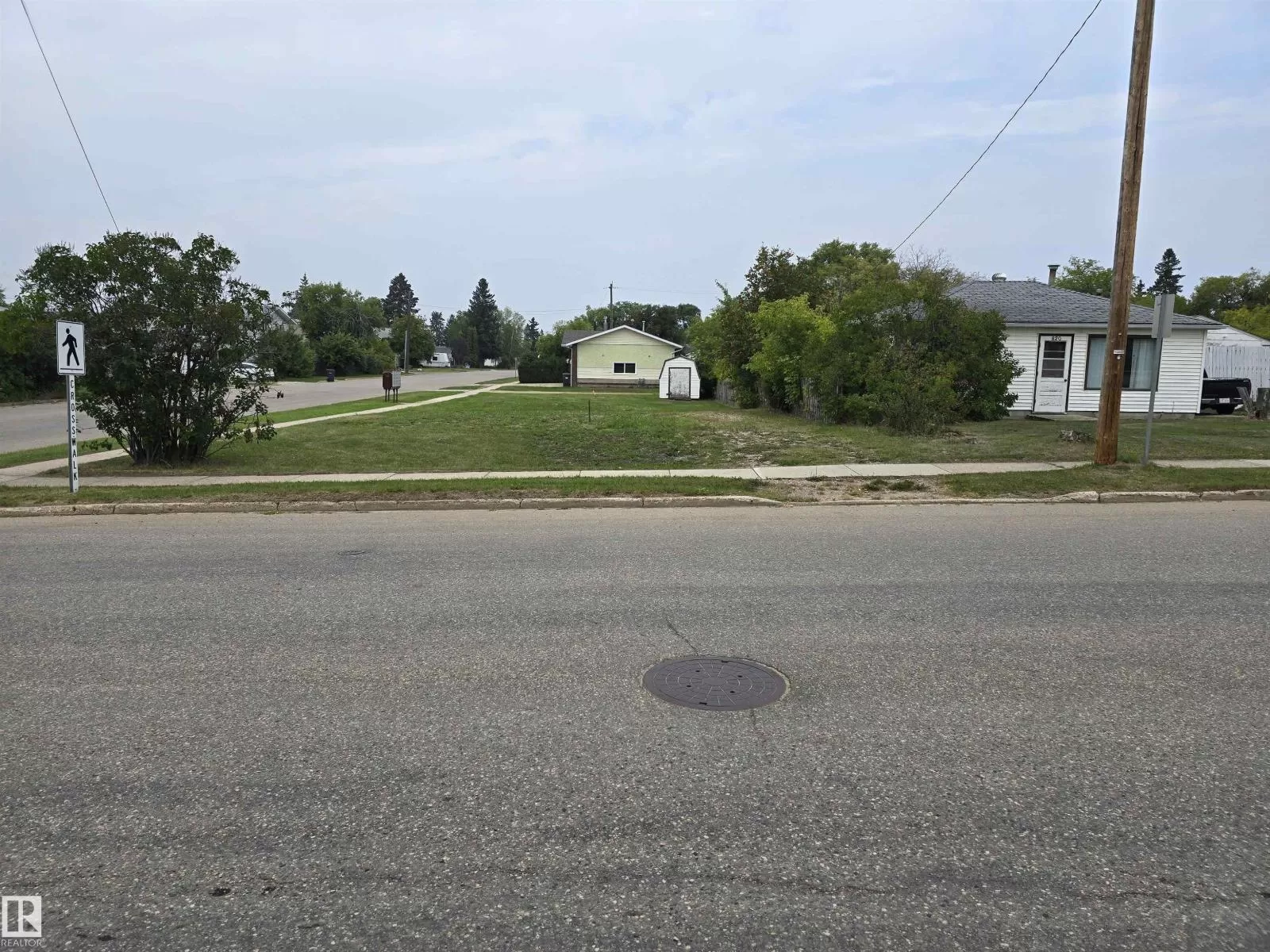 No Building for rent: 822 16 Av, Cold Lake, Alberta T9M 1L6