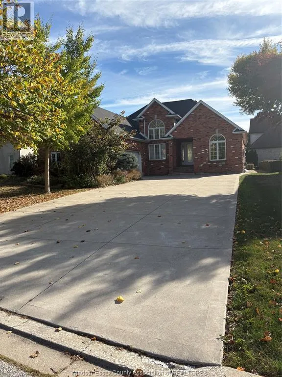 House for rent: 823 Lake Shore Drive, Windsor, Ontario N9G 2R1