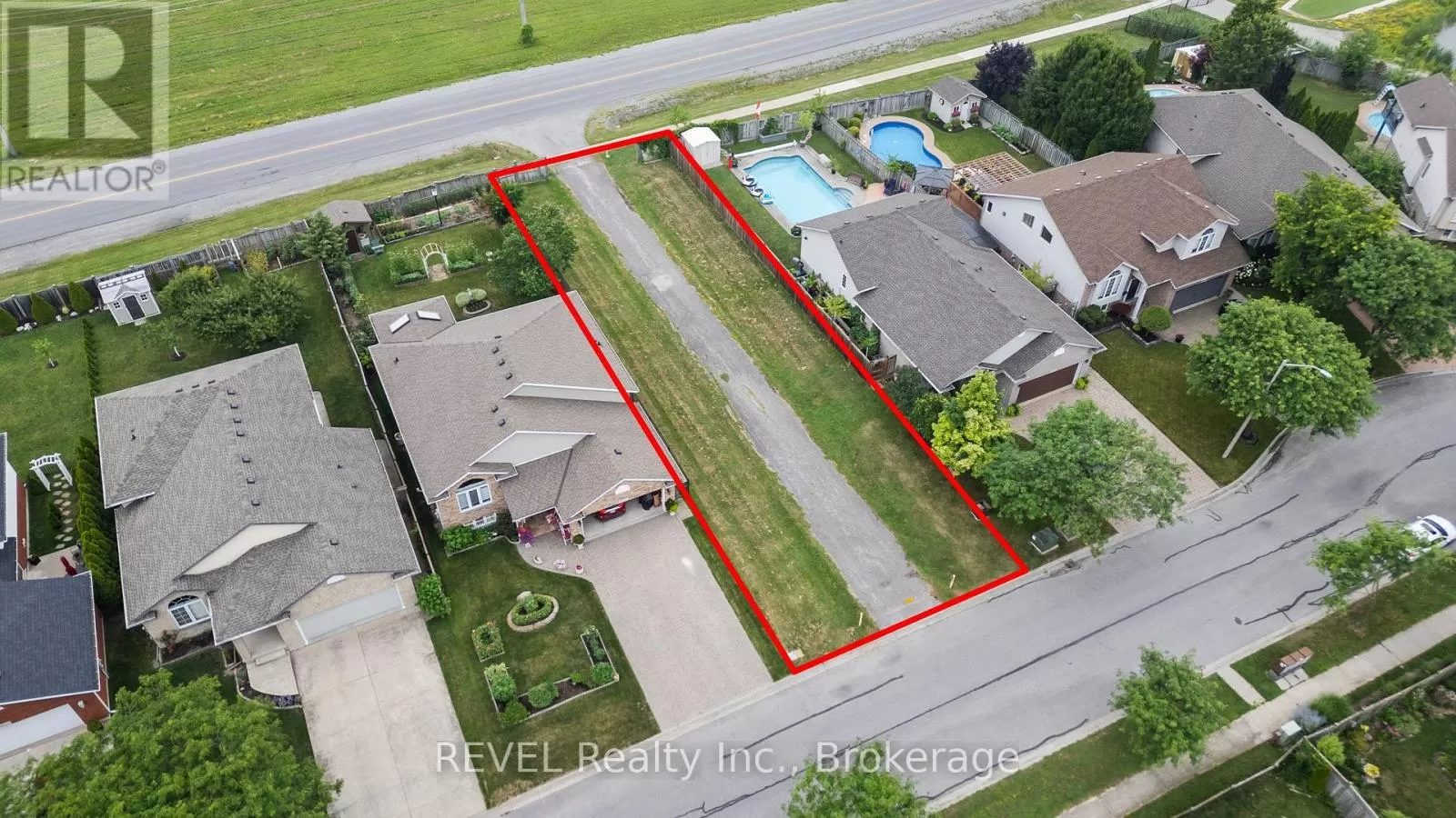 8235 Beaver Glen Drive, Niagara Falls, Ontario L2H 3K5