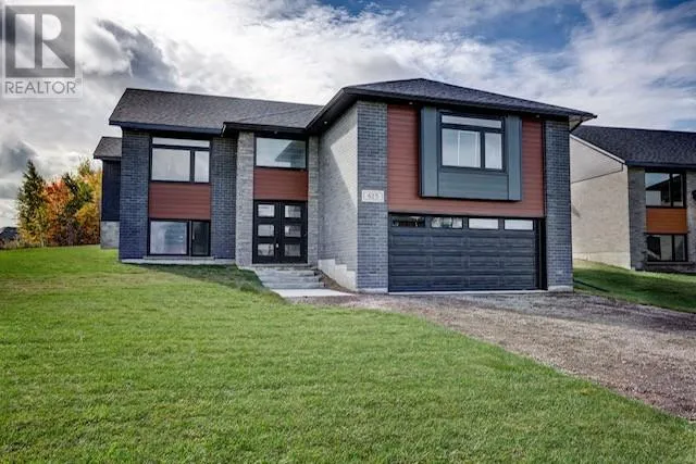 House for rent: 825 Moonrock Avenue, Sudbury, Ontario P3E 5Z5