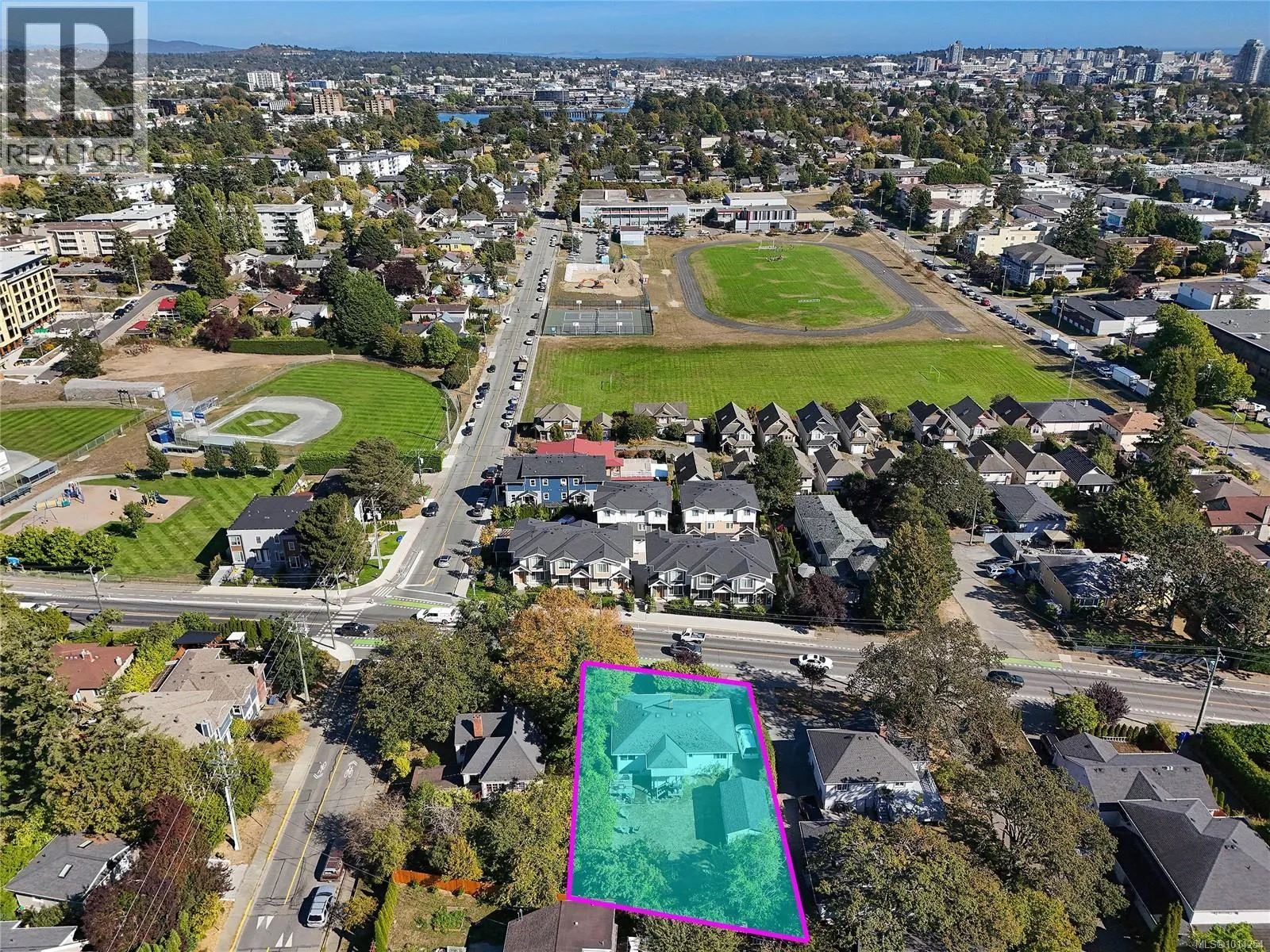 House for rent: 826 Lampson St, Esquimalt, British Columbia V9A 6B2