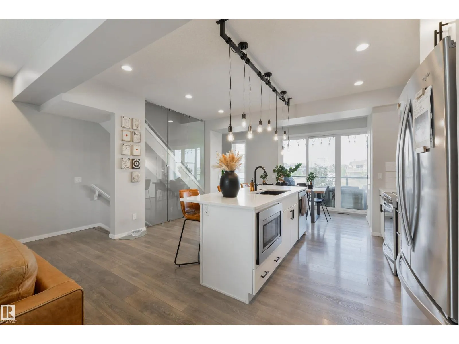 Row / Townhouse for rent: 8273 Chappelle Wy Sw, Edmonton, Alberta T6W 1A6