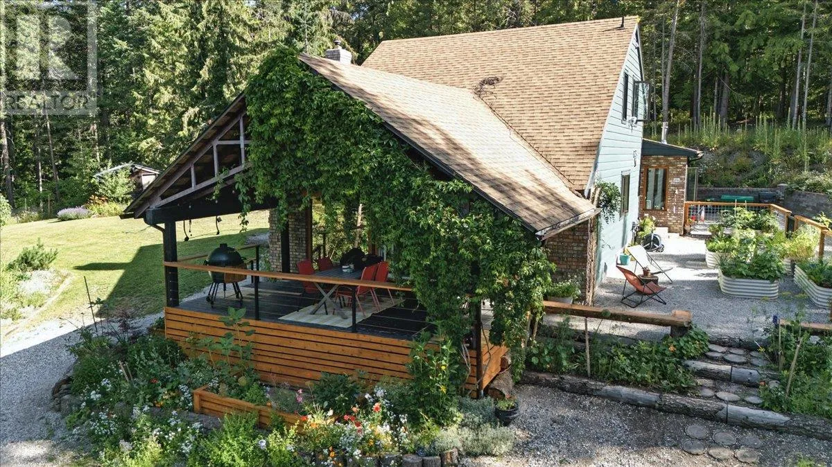 House for rent: 8280 Rogers Road, Vernon, British Columbia V1B 3M7