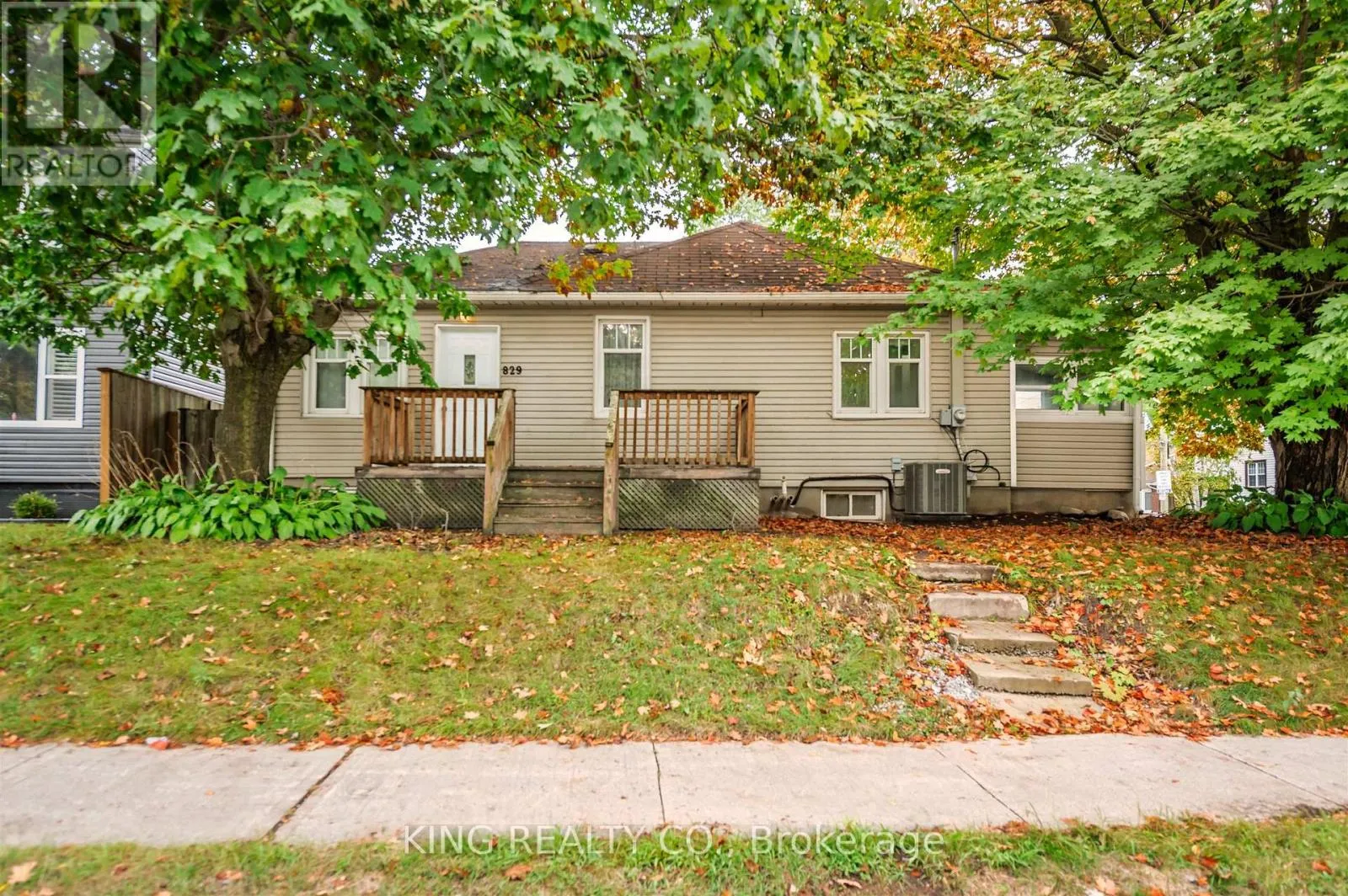 House for rent: 829 Athol Street, Whitby, Ontario L1N 4A1