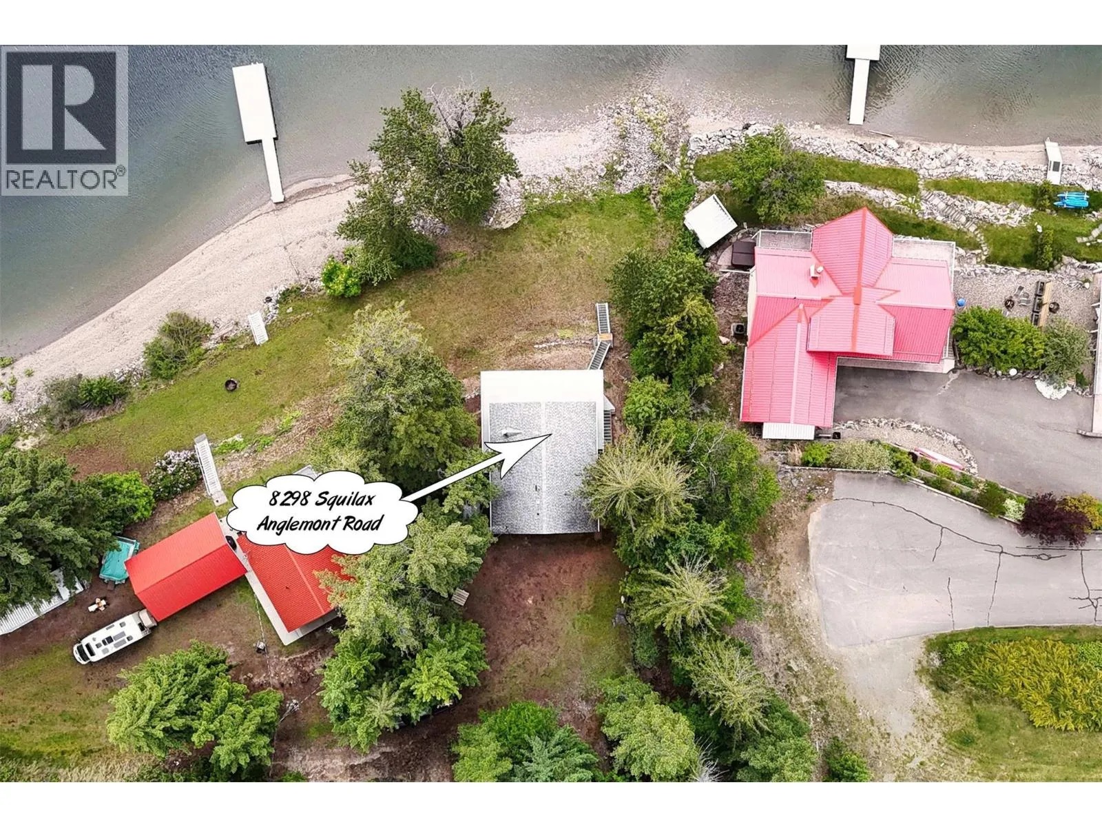 House for rent: 8298 Squilax Anglemont Road, Anglemont, British Columbia V0E 1M8