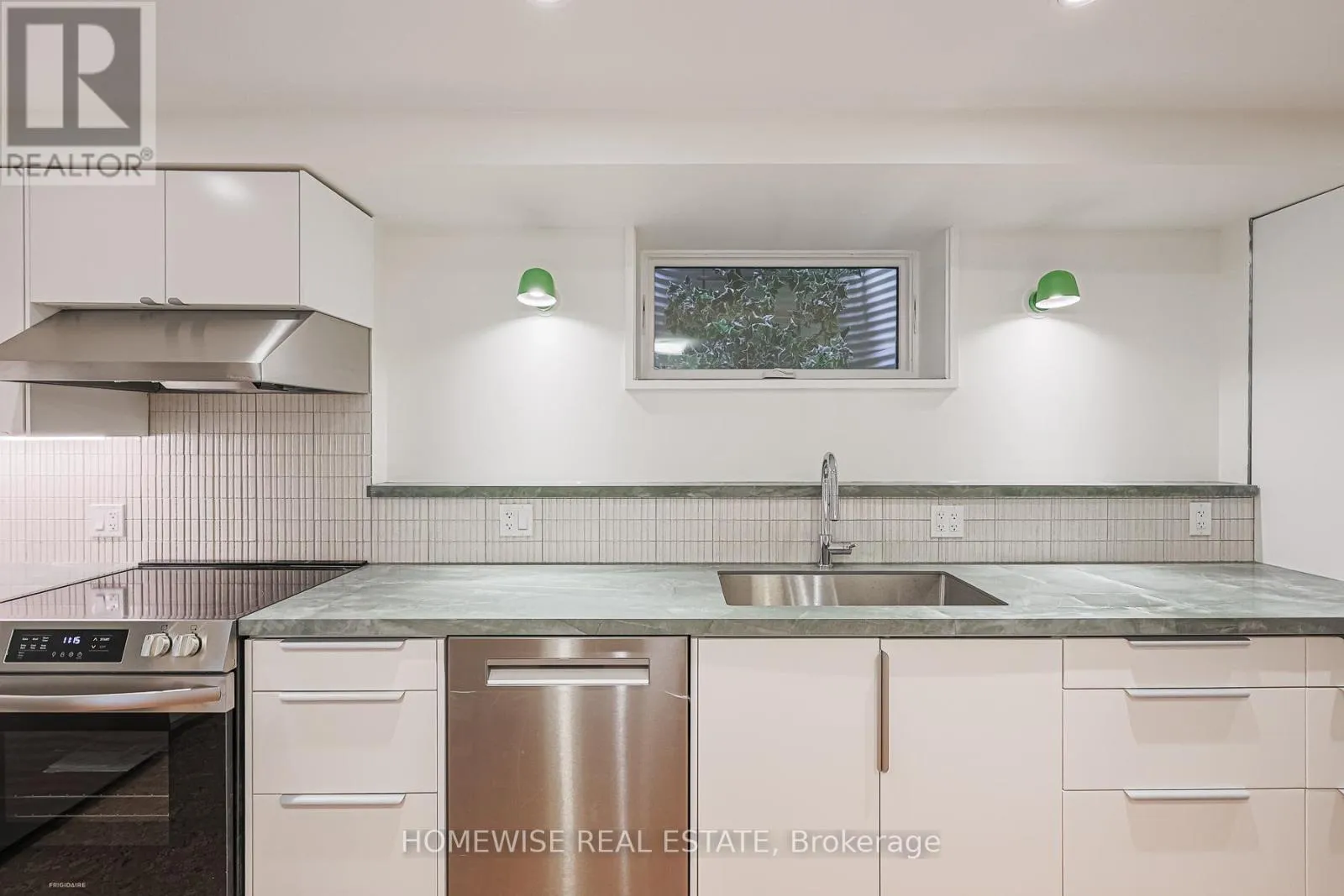 House for rent: 83 Clinton Street, Toronto, Ontario M6G 2Y4