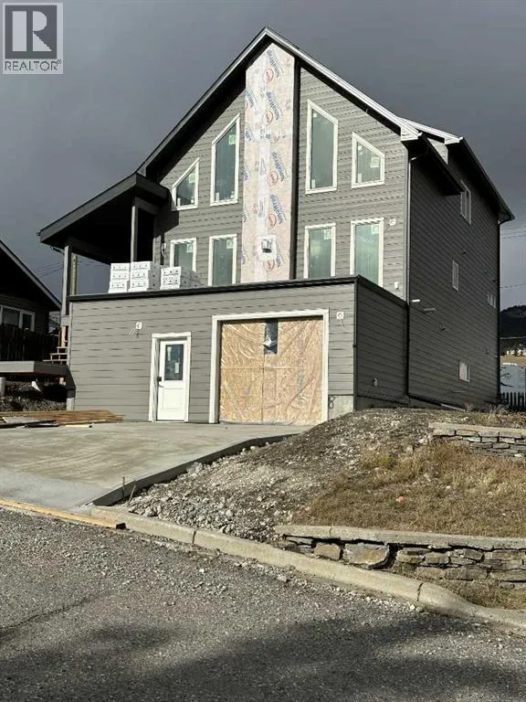 House for rent: 8305 18 Avenue, Coleman, Alberta T0K 0M0