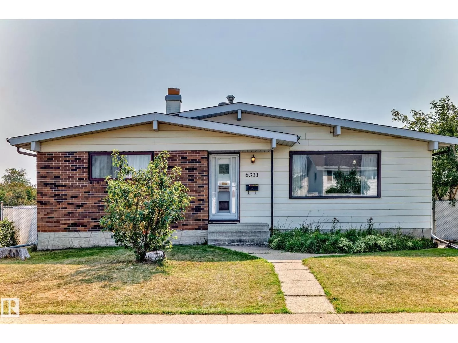 House for rent: 8311 150 Av Nw, Edmonton, Alberta T5E 1B9