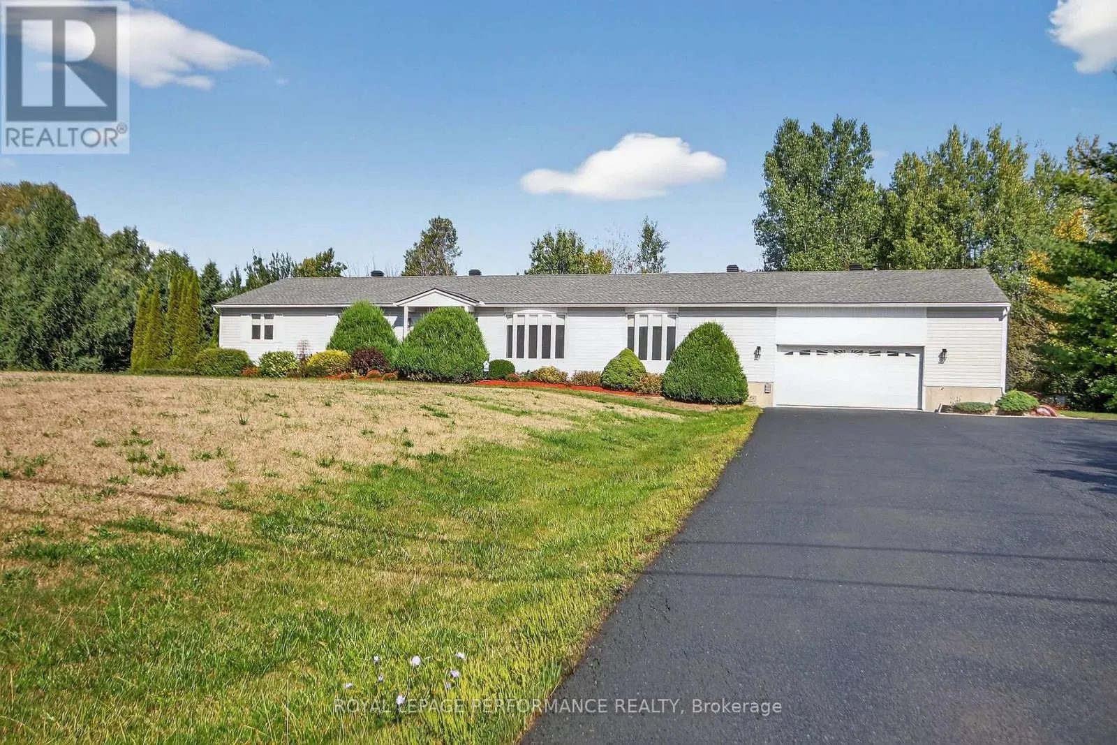 House for rent: 8329 Rodney Farm Drive, Ottawa, Ontario K0A 2P0