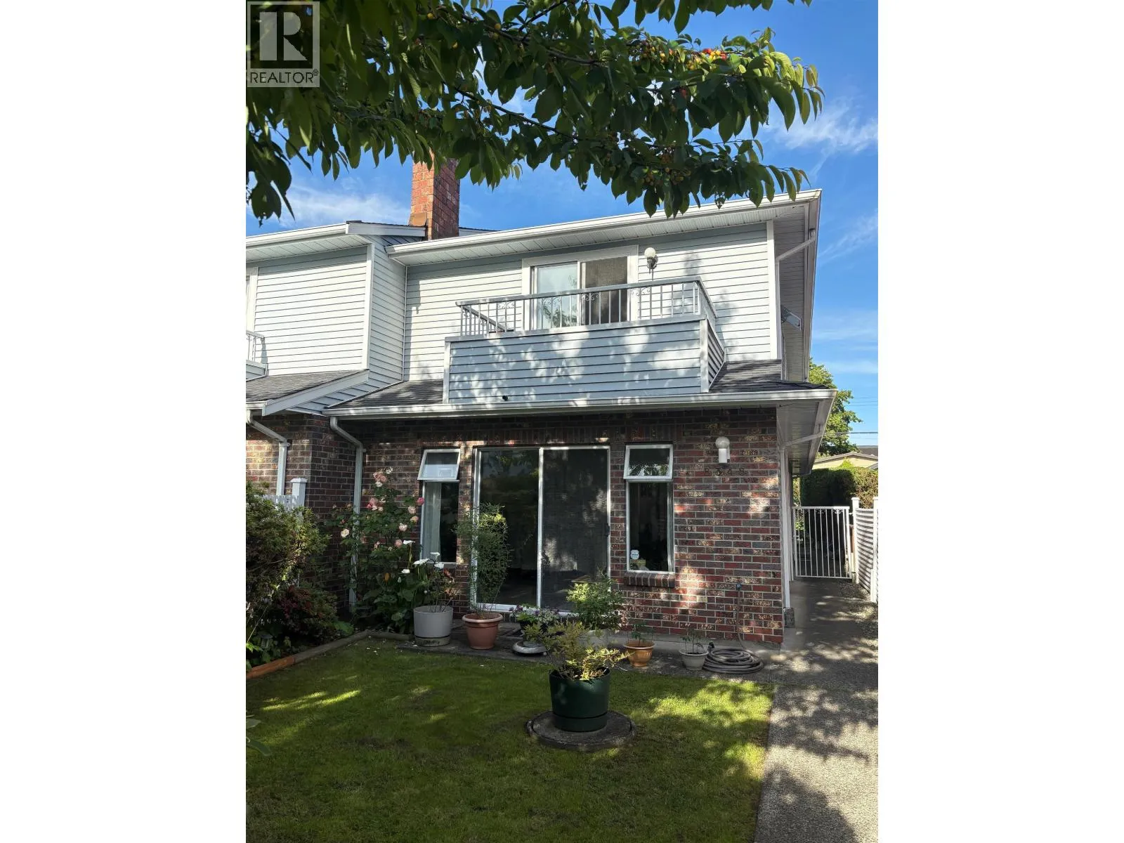 Duplex for rent: 8348 French Street, Vancouver, British Columbia V6P 4W2