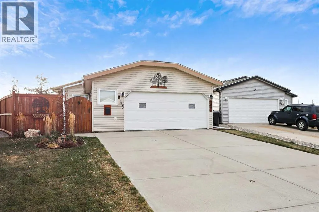 Manufactured Home for rent: 835 Beckner Crescent, Carstairs, Alberta T0M 0N0