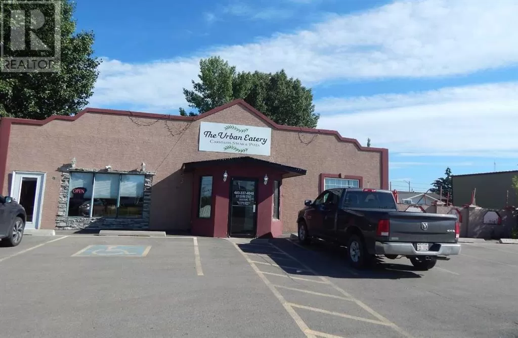 Commercial Mix for rent: 837 E Centre Street, Carstairs, Alberta T0M 0N0