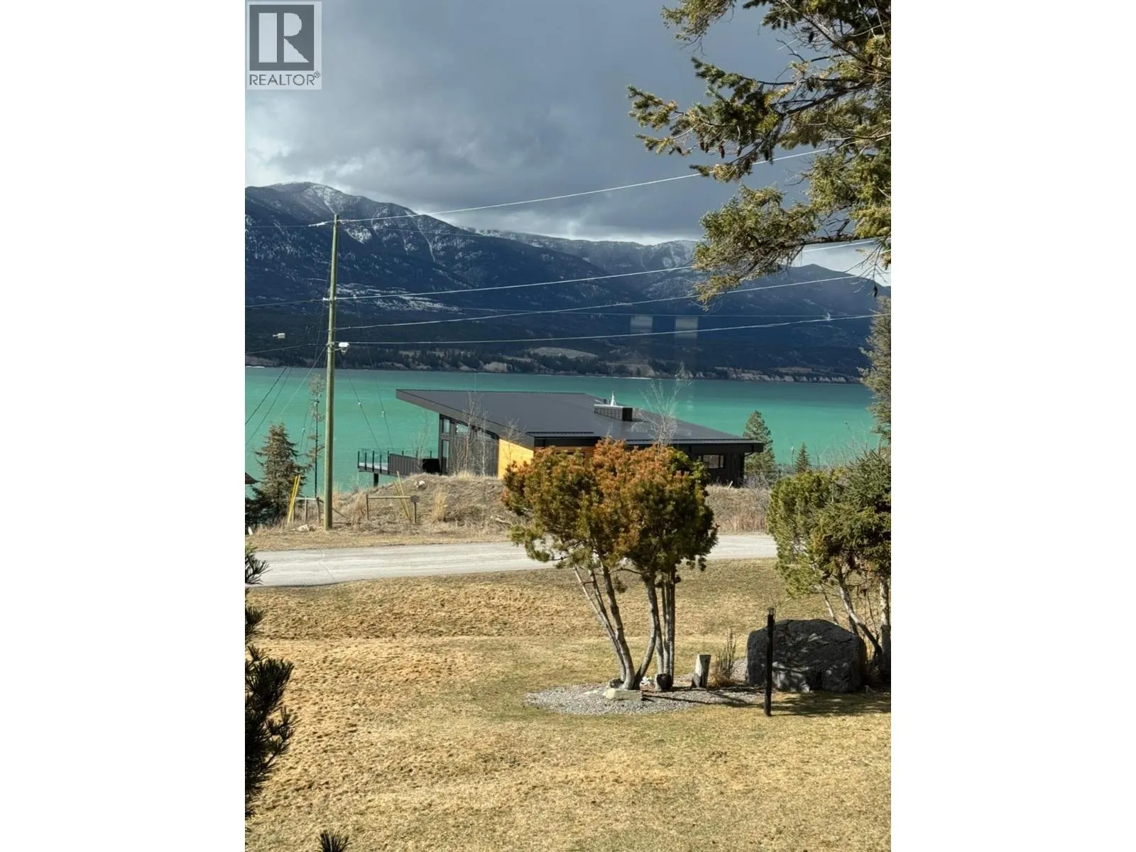 House for rent: 8380 Richardson Crescent, Canal Flats, British Columbia V0B 1B0