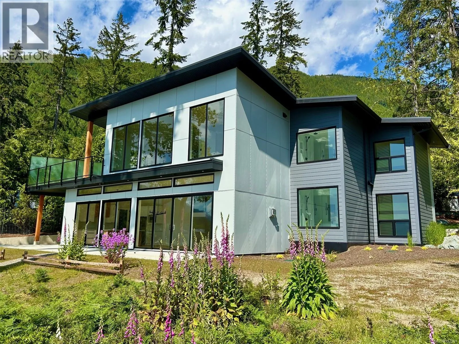 House for rent: 8394 Sa-seen-os Rd, Youbou, British Columbia V0R 3E1