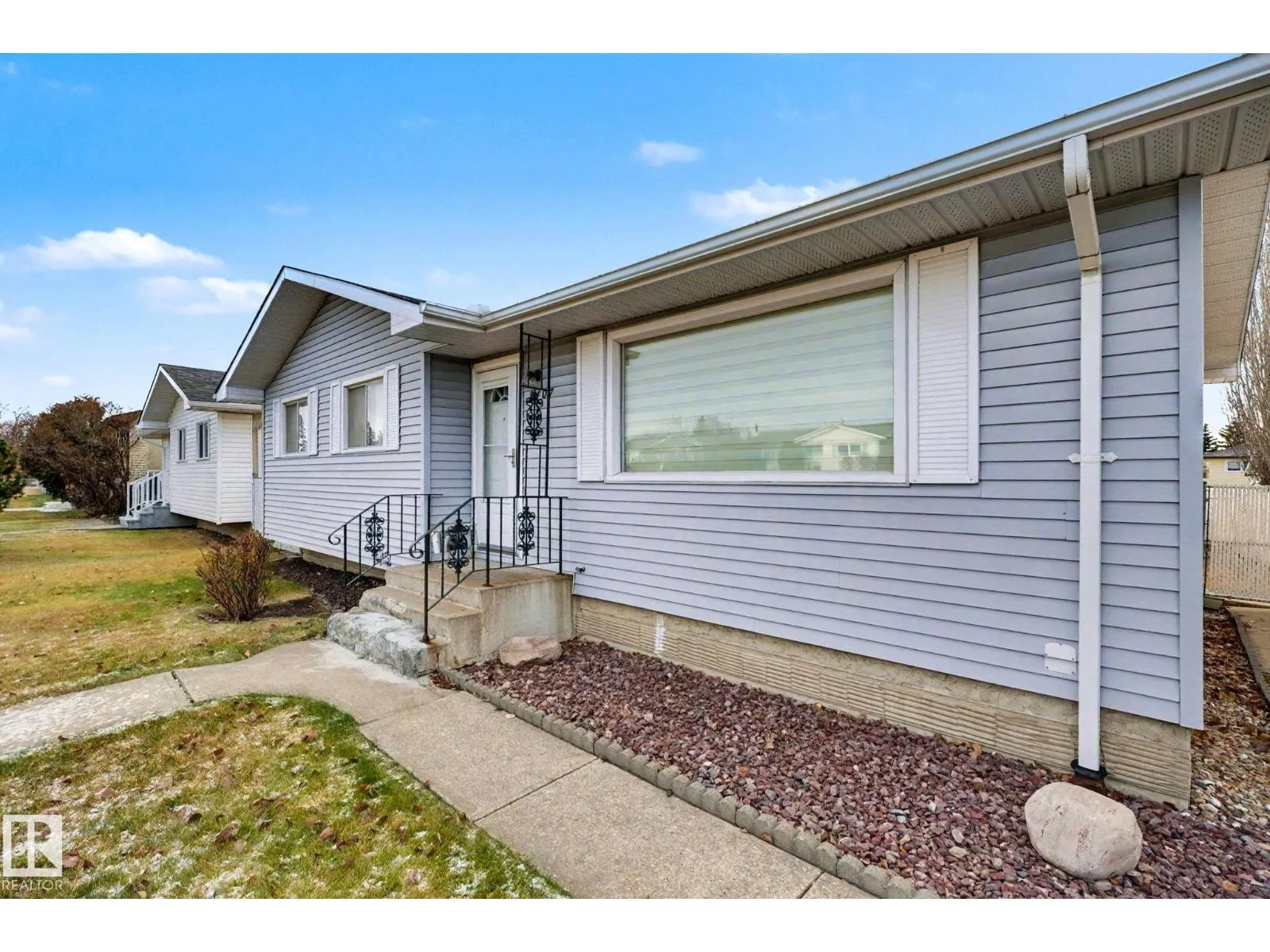 House for rent: 8407 149a Av Nw, Edmonton, Alberta T5E 2M9