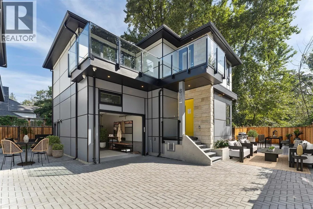 842 St. Denis Avenue, North Vancouver, British Columbia V7J 2G4