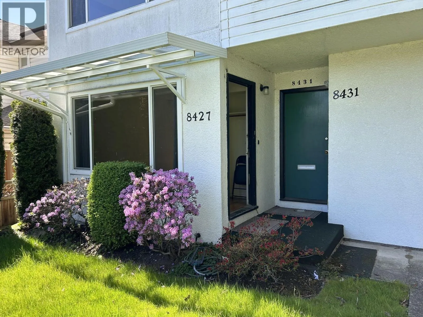 House for rent: 8427- 8431 Shaughnessy Street, Vancouver, British Columbia V6P 3Y1