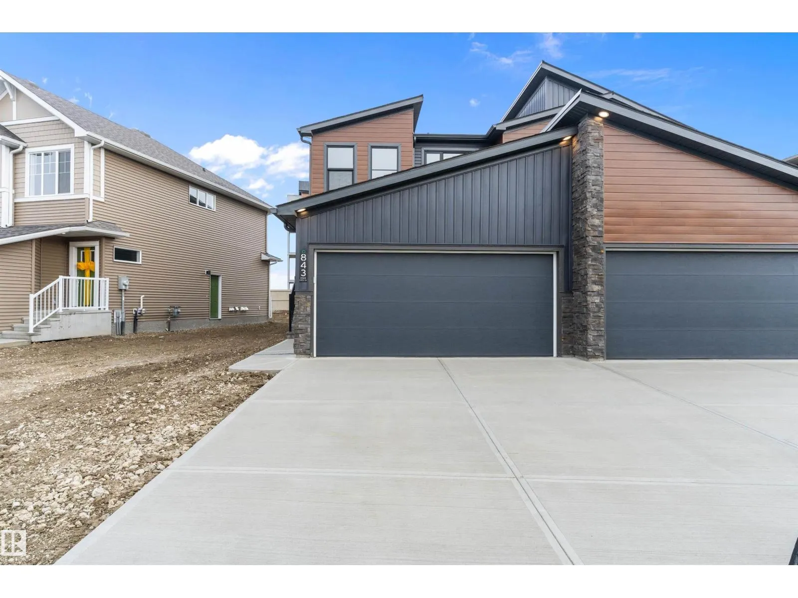 Duplex for rent: 843 Rowan Cl Sw, Edmonton, Alberta T6X 1A2