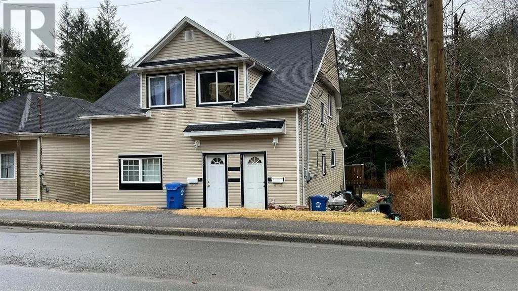 House for rent: 843-845 Comox Avenue, Prince Rupert, British Columbia V8J 2T4