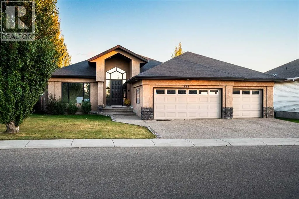 House for rent: 845 1 Street Se, Three Hills, Alberta T0M 2A0