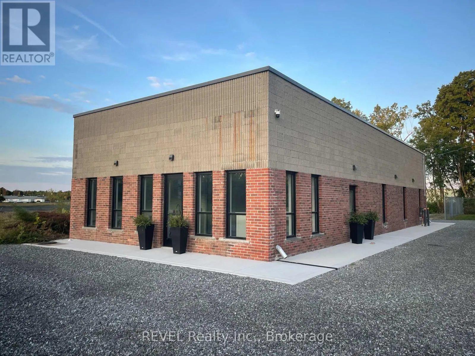 8455 Stanley Avenue, Niagara Falls, Ontario L2G 0C9