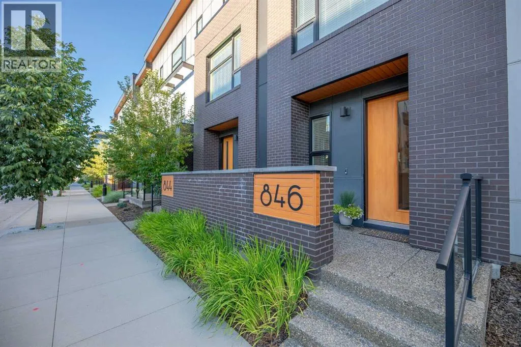 Row / Townhouse for rent: 846 78 Street Sw, Calgary, Alberta T3H 6B2