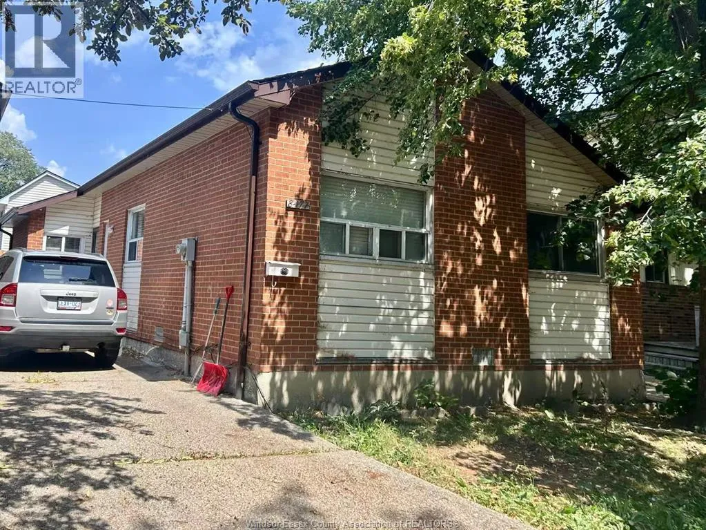 House for rent: 8477 Darlington Crescent, Windsor, Ontario N8S 4M3