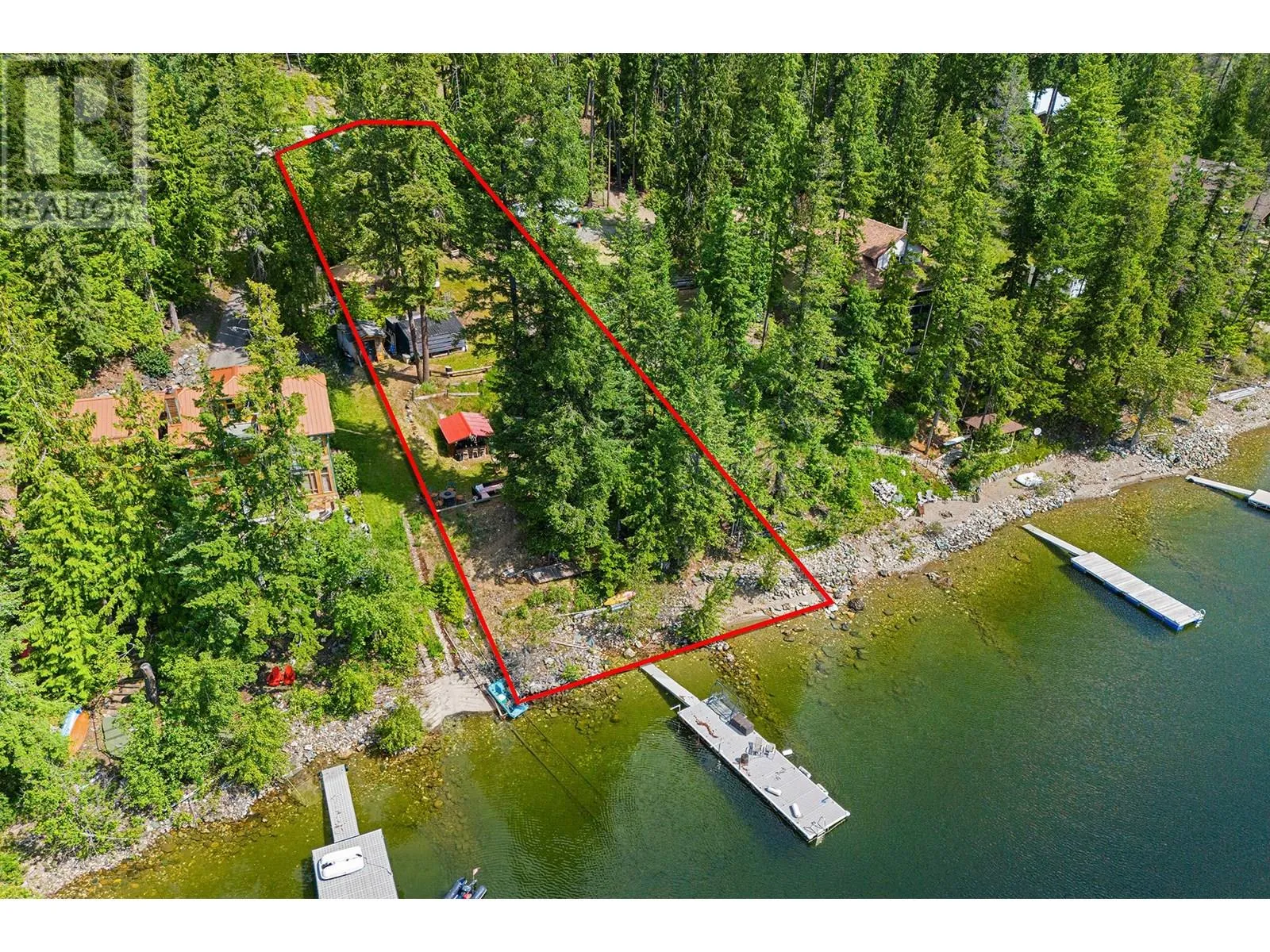 House for rent: 8486 Horseshoe Bay Road, Anglemont, British Columbia V0E 1M8