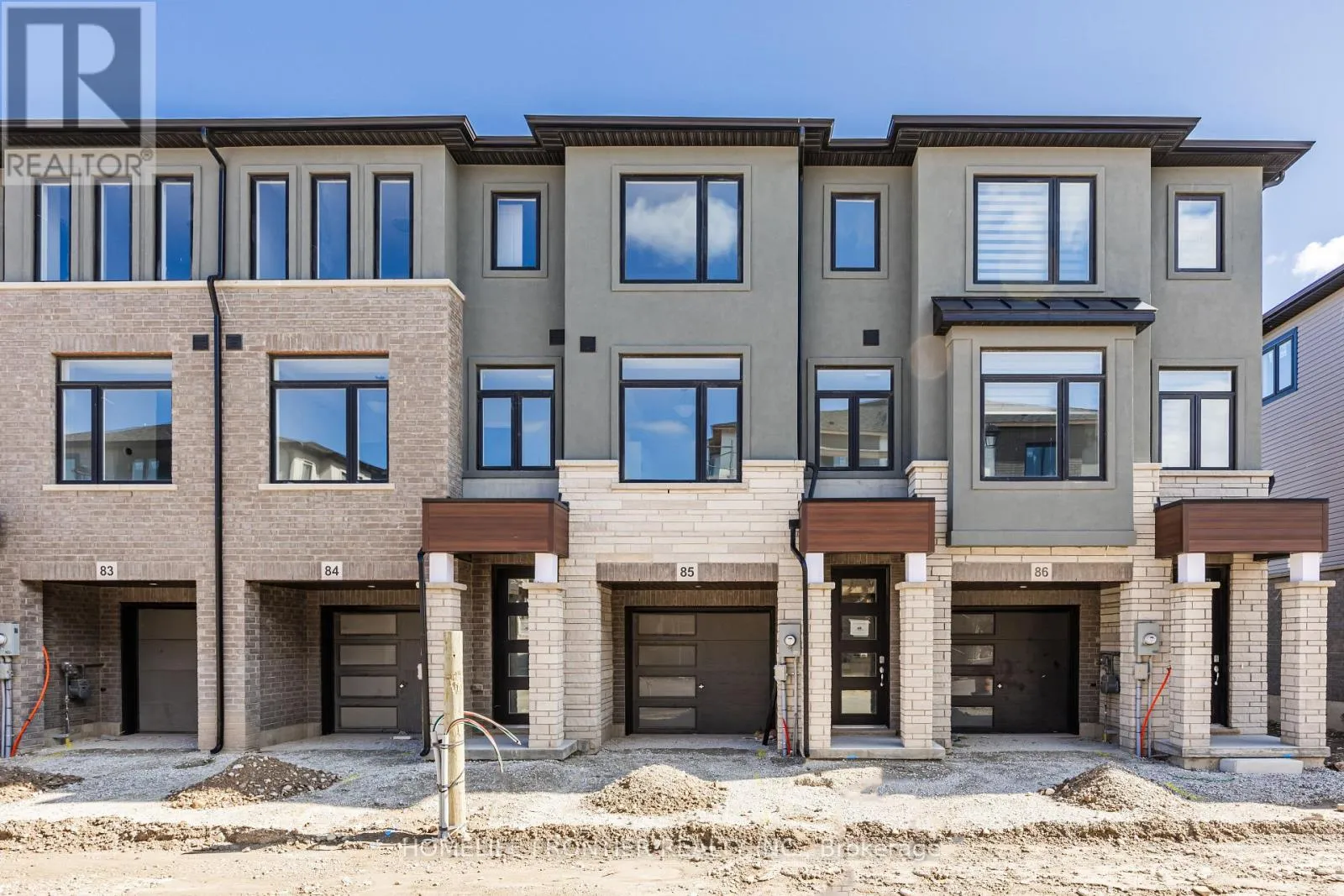 Row / Townhouse for rent: 85 - 155 Equestrian Way, Cambridge, Ontario N3E 0E8