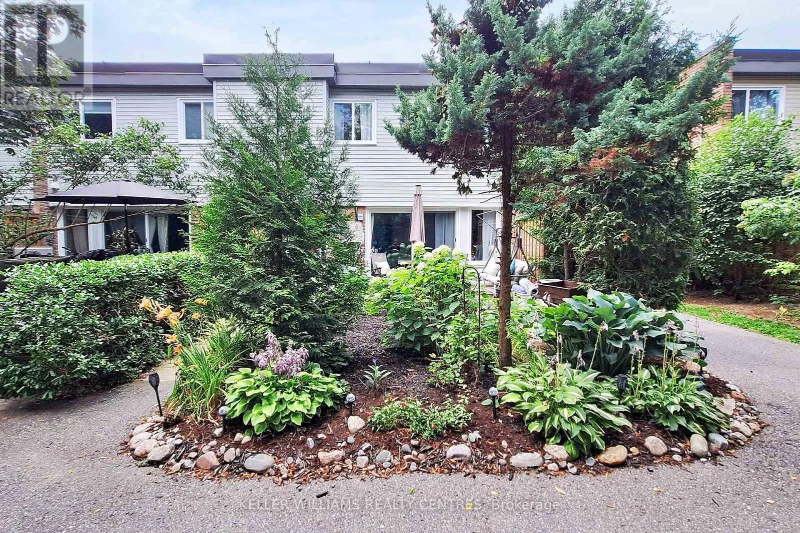 Row / Townhouse for rent: 85 - 237 Milestone Crescent, Aurora, Ontario L4G 3M2