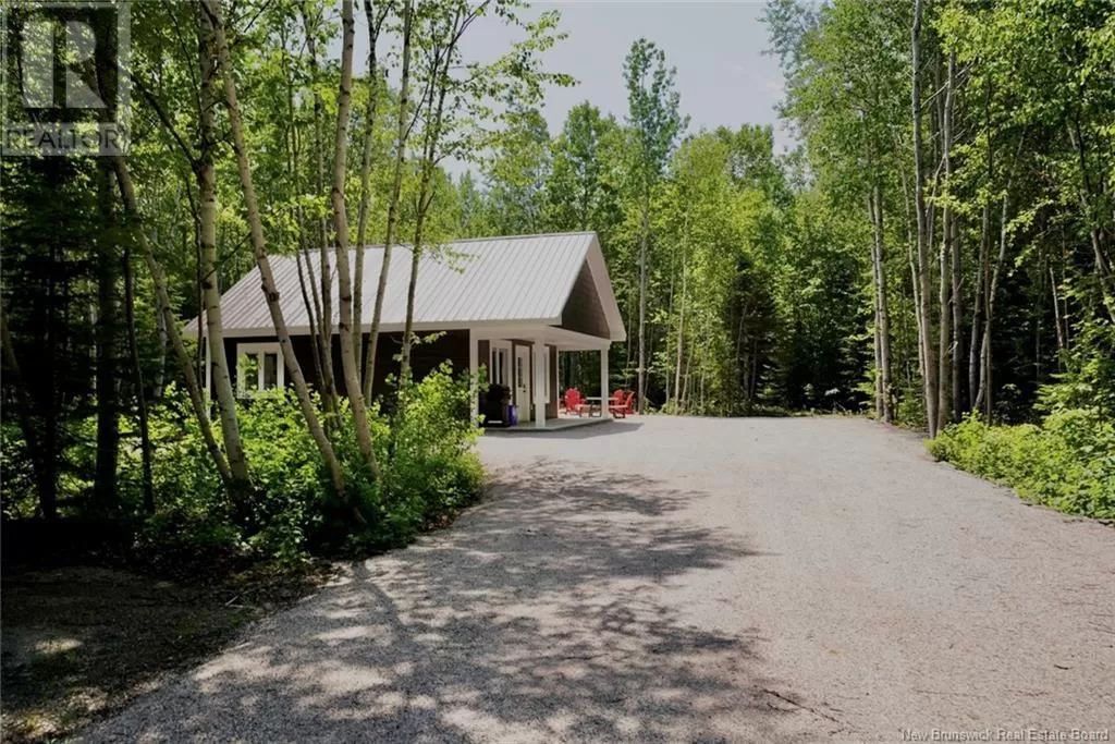 85 Kent-lodge Street, Bathurst, New Brunswick E8K 1B1