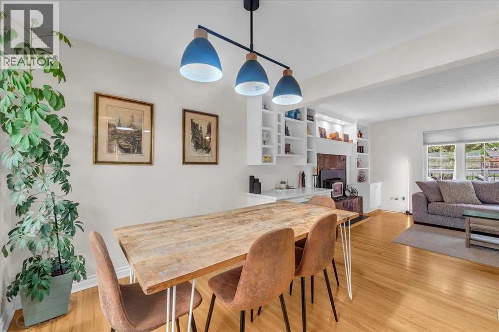 House for rent: 85 Warwick Drive Sw, Calgary, Alberta T3C 2R5