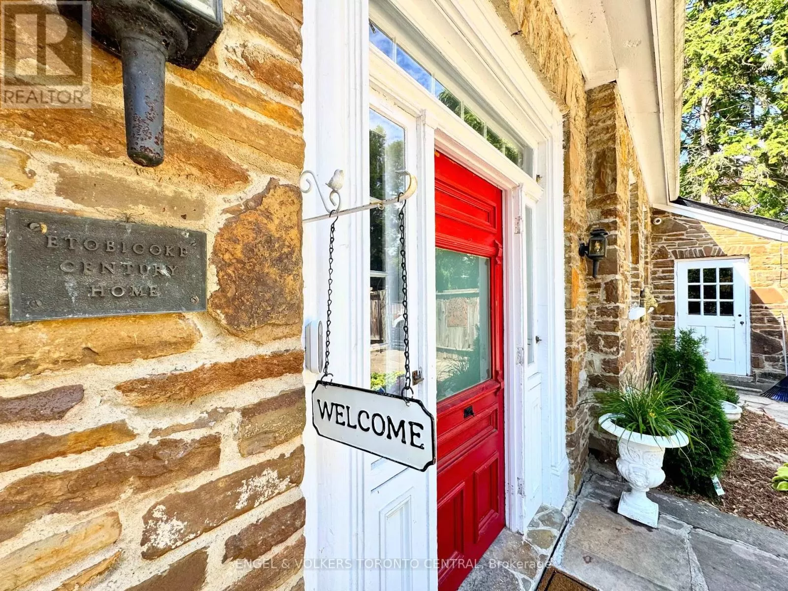 House for rent: 85 Yorkleigh Avenue, Toronto, Ontario M9P 1Y3