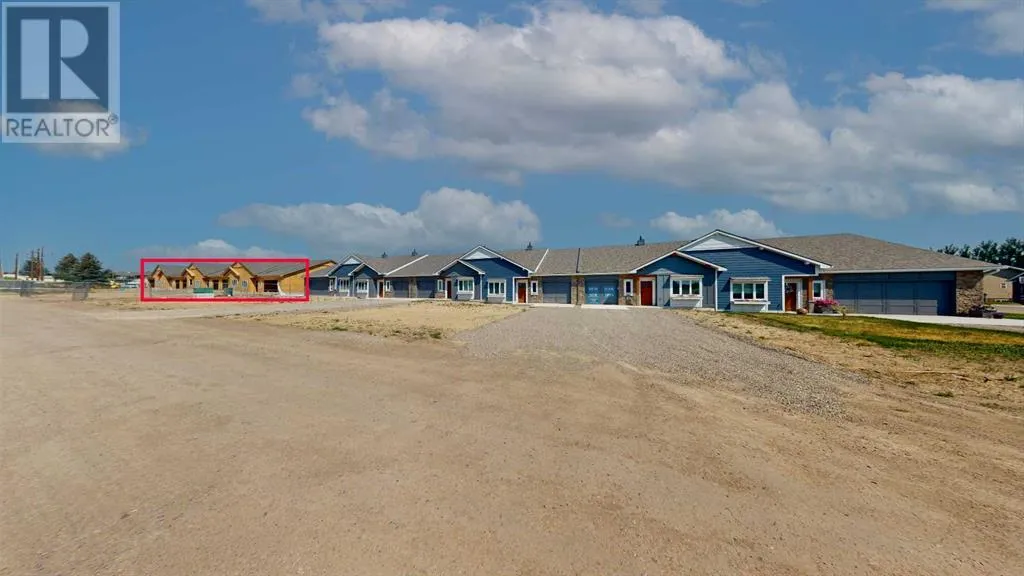 Row / Townhouse for rent: 851 7 Avenue W, Cardston, Alberta T0K 0K0