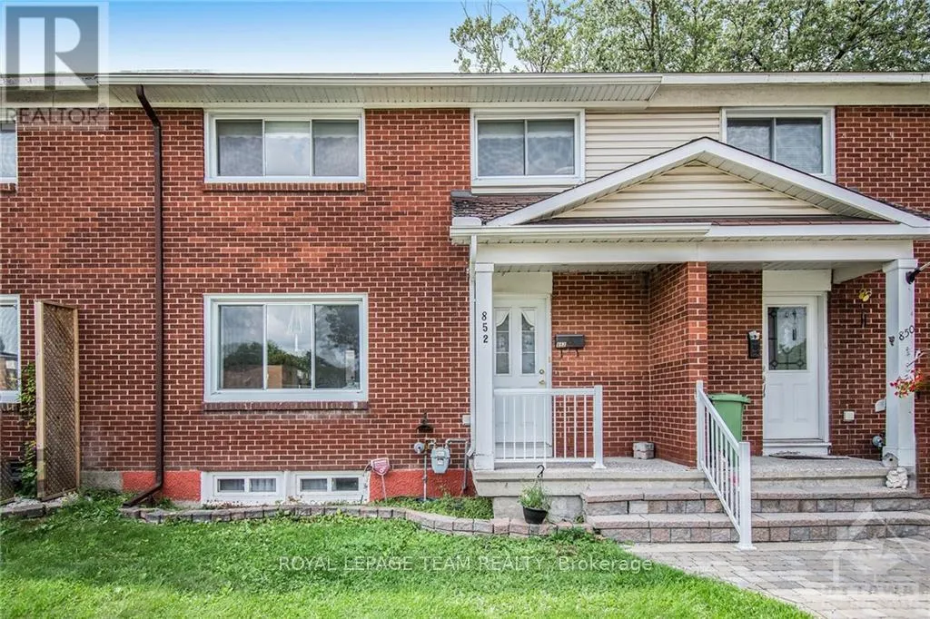 Row / Townhouse for rent: 852 Cummings Avenue, Ottawa, Ontario K1K 2L4