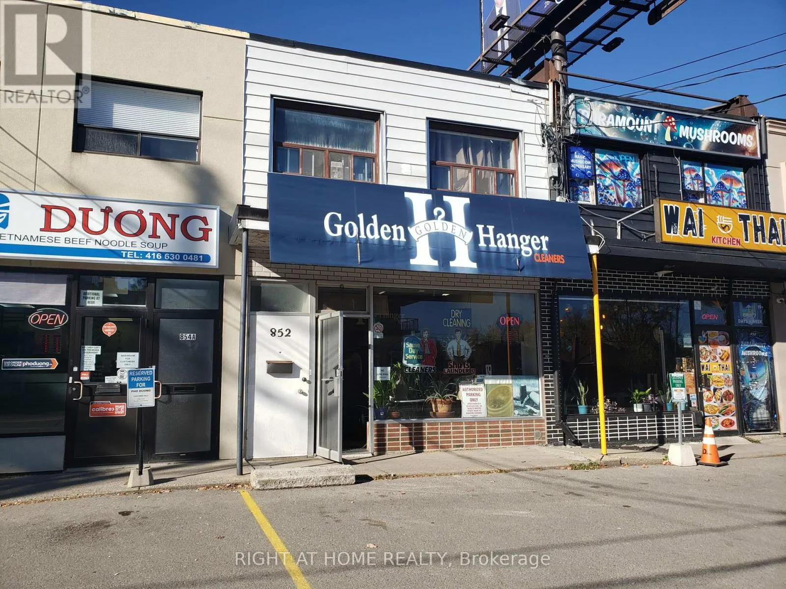852 Sheppard Avenue W, Toronto, Ontario M3H 2T5