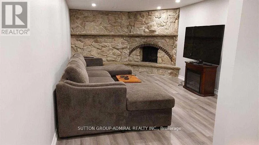 Other for rent: 854 Moretta Avenue N, Pickering, Ontario L1W 2J9