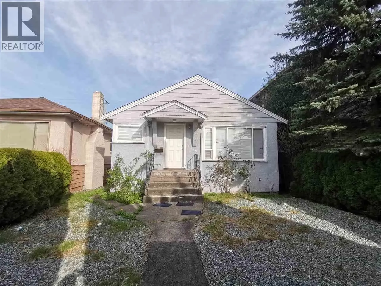 House for rent: 8556 Oak Street, Vancouver, British Columbia V6P 4B1