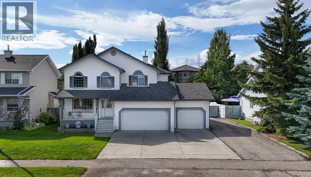 House for rent: 857 West Chesteremere Drive, Chestermere, Alberta T0J 0M0