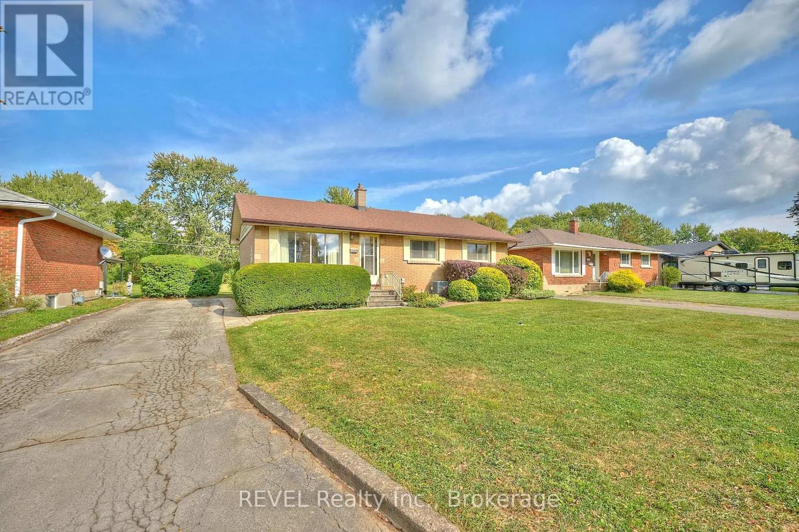 House for rent: 8580 Champlain Drive, Niagara Falls, Ontario L2G 6Y6