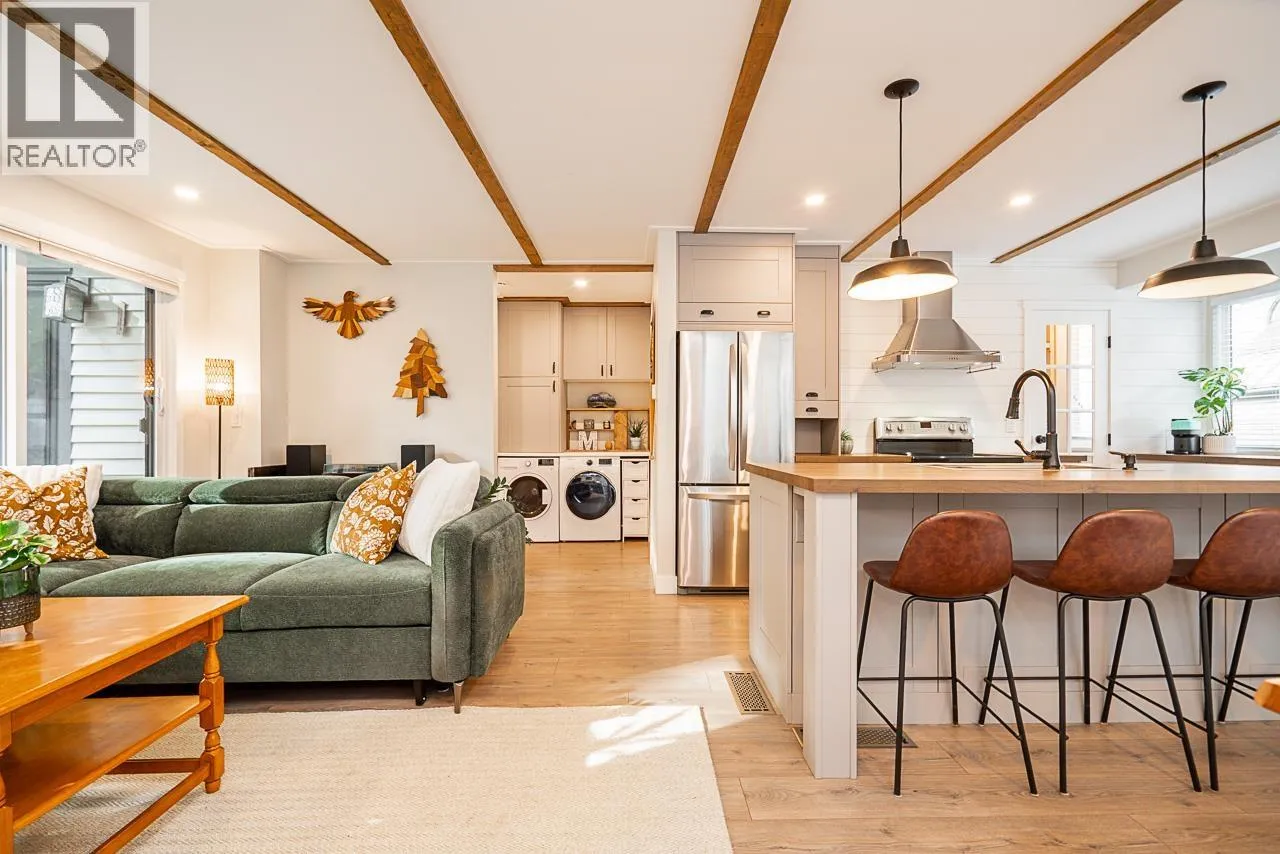 Row / Townhouse for rent: 8588 Wilderness Court, Burnaby, British Columbia V5A 4B2