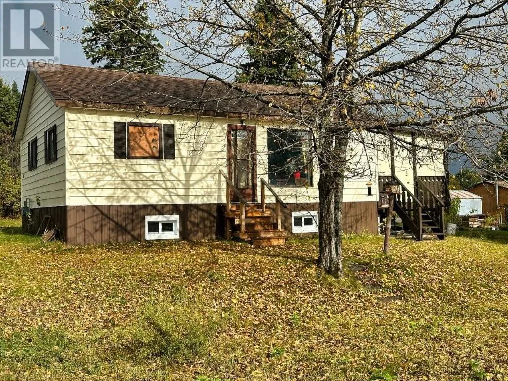 86 Front St, Nipigon, Ontario P0T 2J0