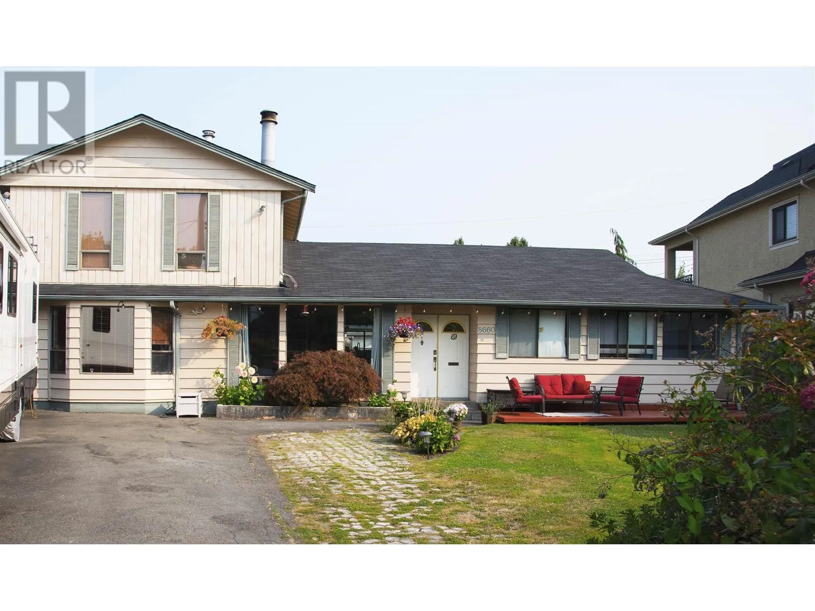 House for rent: 8660 Bairdmore Crescent, Richmond, British Columbia V7C 1M7