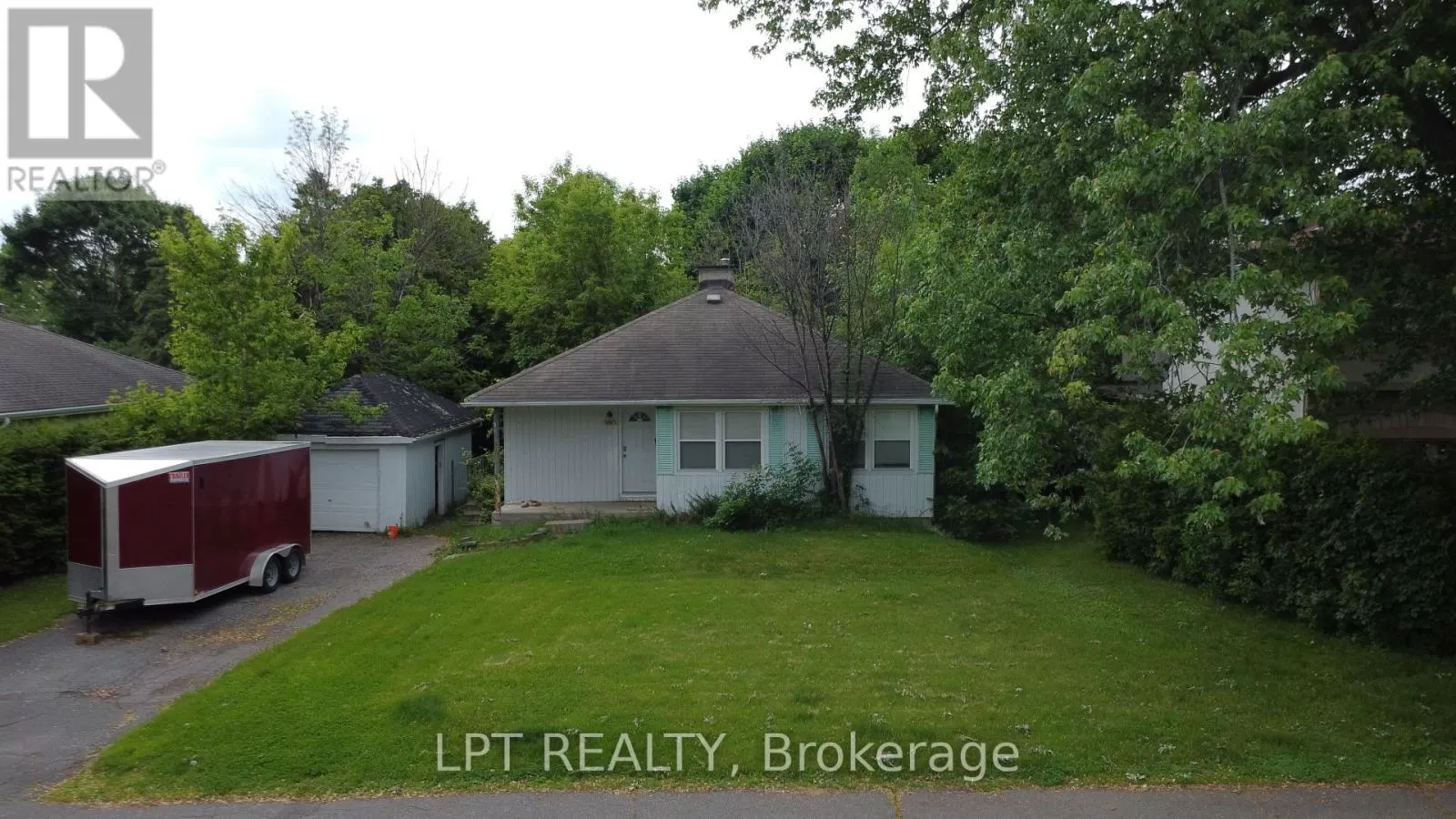 House for rent: 868 Mountainview Avenue, Ottawa, Ontario K2B 5G2