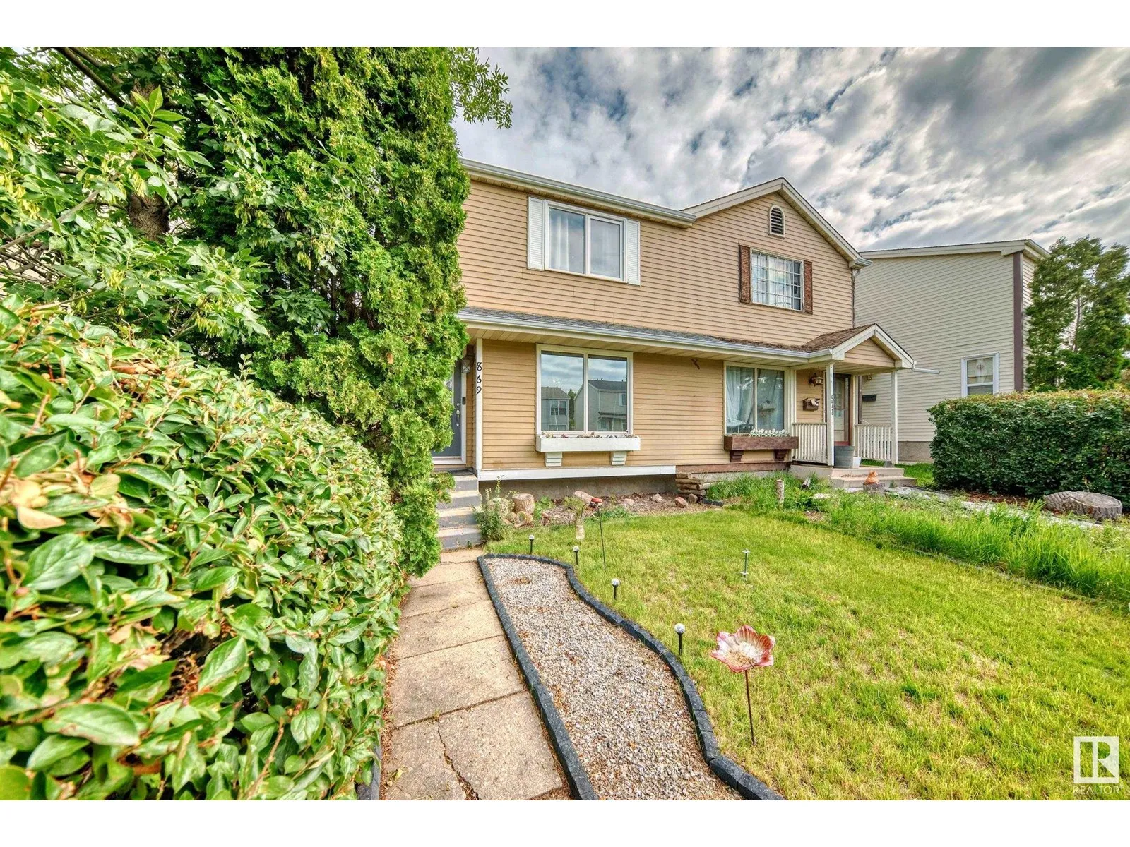 Duplex for rent: 869 Village Me, Sherwood Park, Alberta T8A 4L9