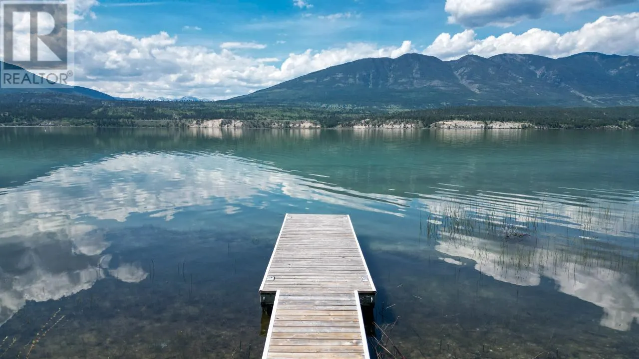 Other for rent: 8695 Cottage Lane, Canal Flats, British Columbia V0B 1B0