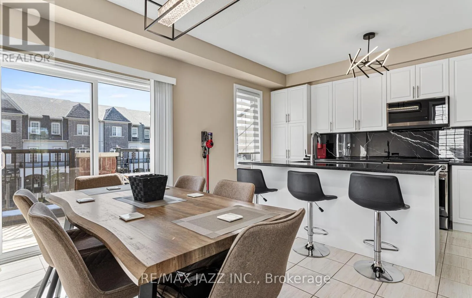 Row / Townhouse for rent: 87 Honey Crisp Lane, Clarington, Ontario L1C 7H7