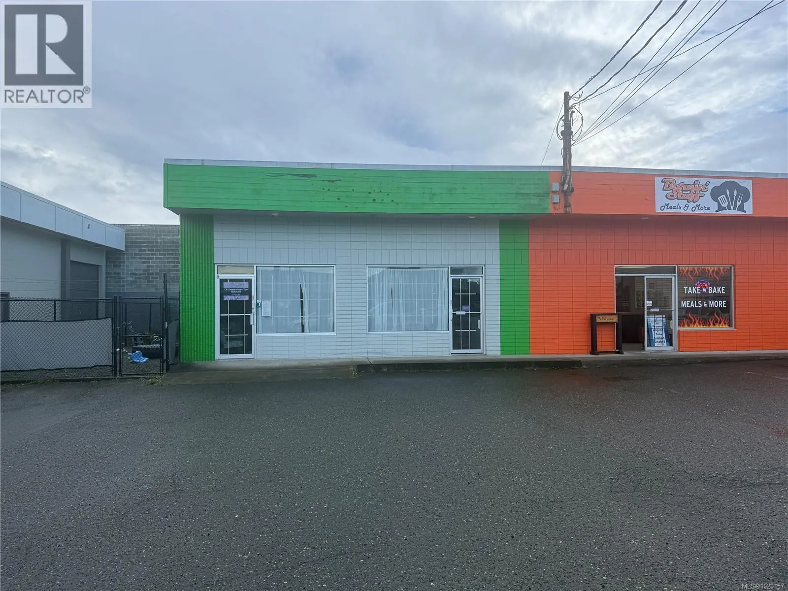 Retail for rent: 871 13th Ave, Campbell River, British Columbia V9W 4G9