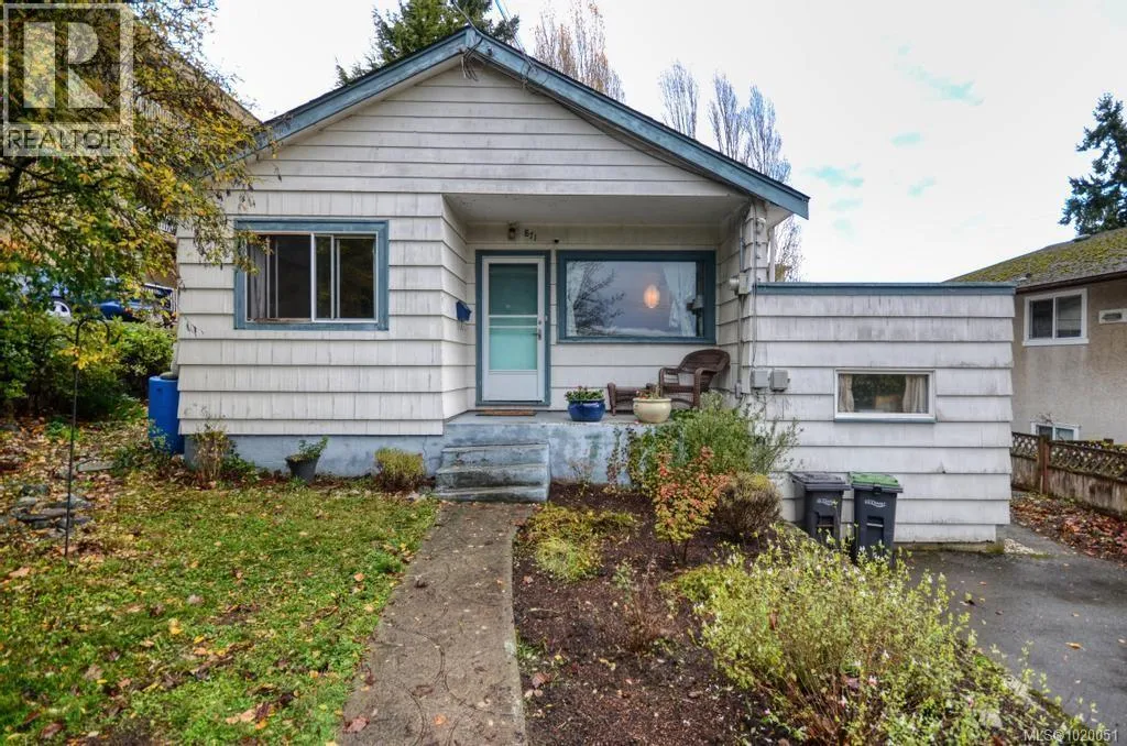 House for rent: 871 Fleming St, Esquimalt, British Columbia V9A 5V3